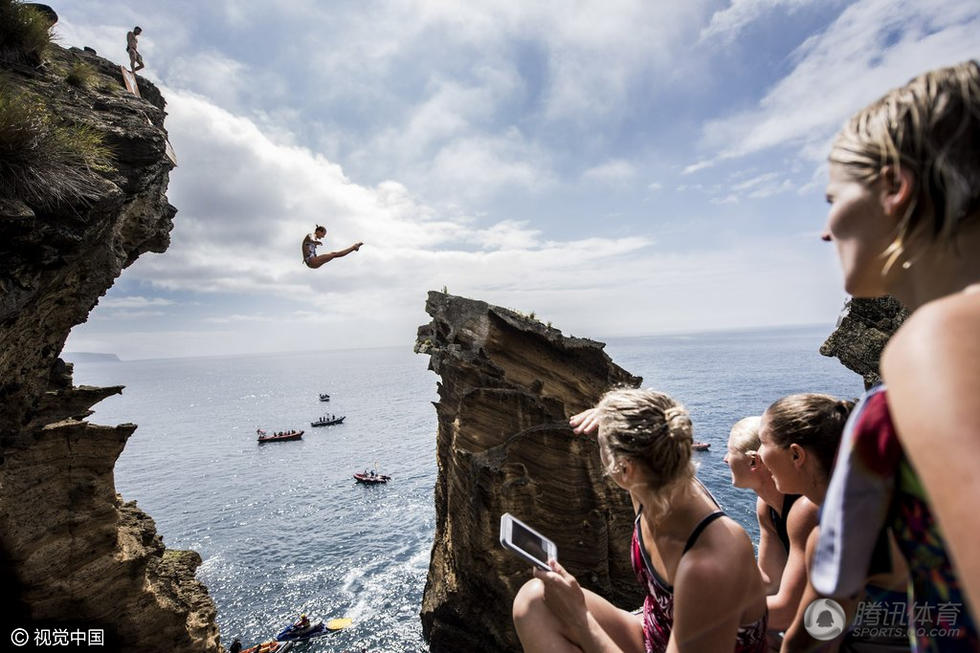 大型悬崖落水跳水赛，惊险刺激挑战极限的简单介绍