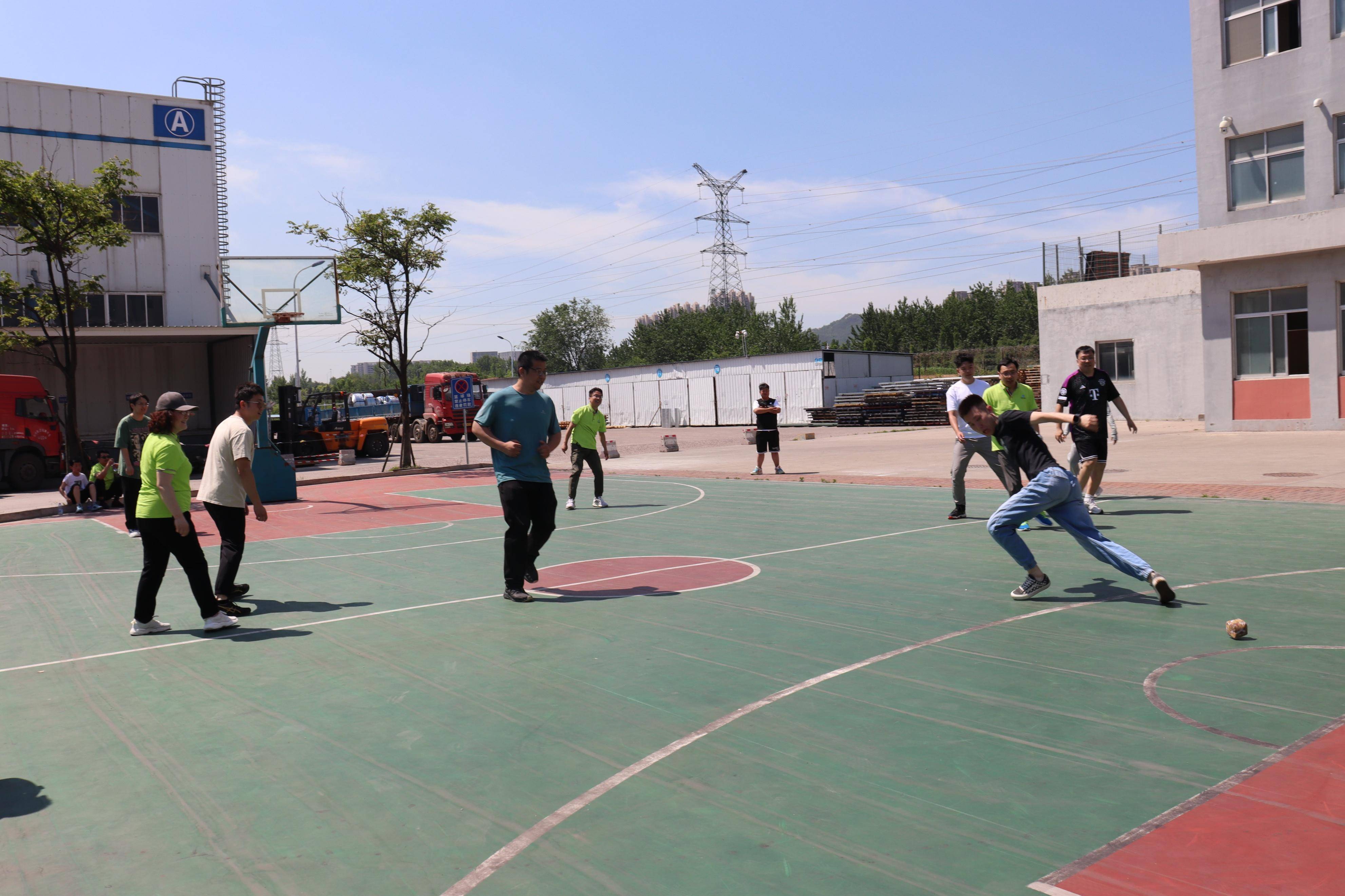 大型充气障碍跑,趣味与运动同步进行的简单介绍 大型充气障碍跑,趣味与运动同步进行的简单介绍