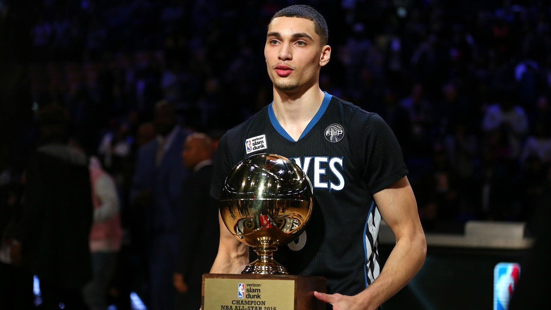 九游娱乐(jiuyou)官方网站-“球迷投稿：最感动的篮球瞬间大盘点”，篮球感人视频