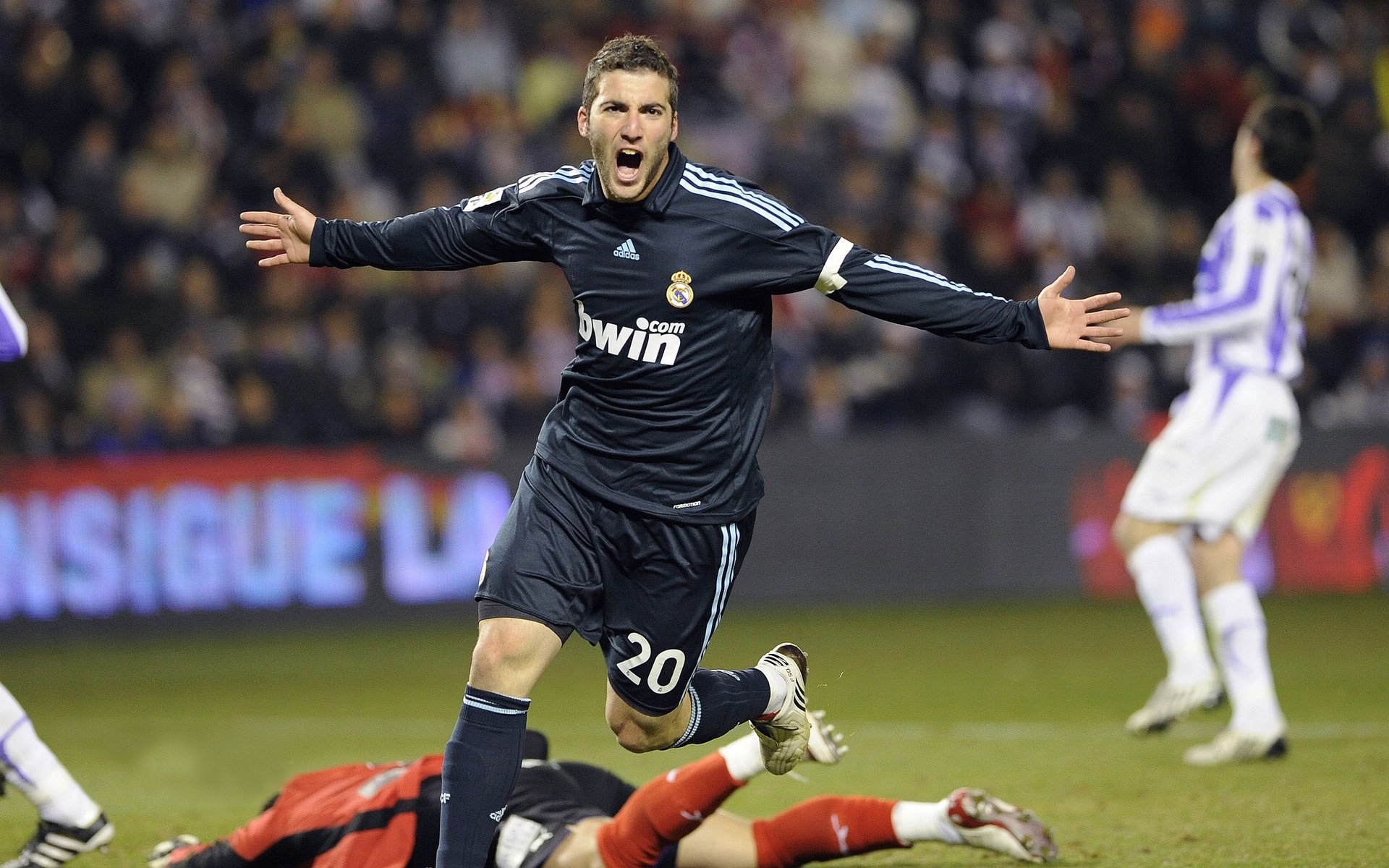 九游网游官网-富勒姆进攻多样，白百合冲击保级区