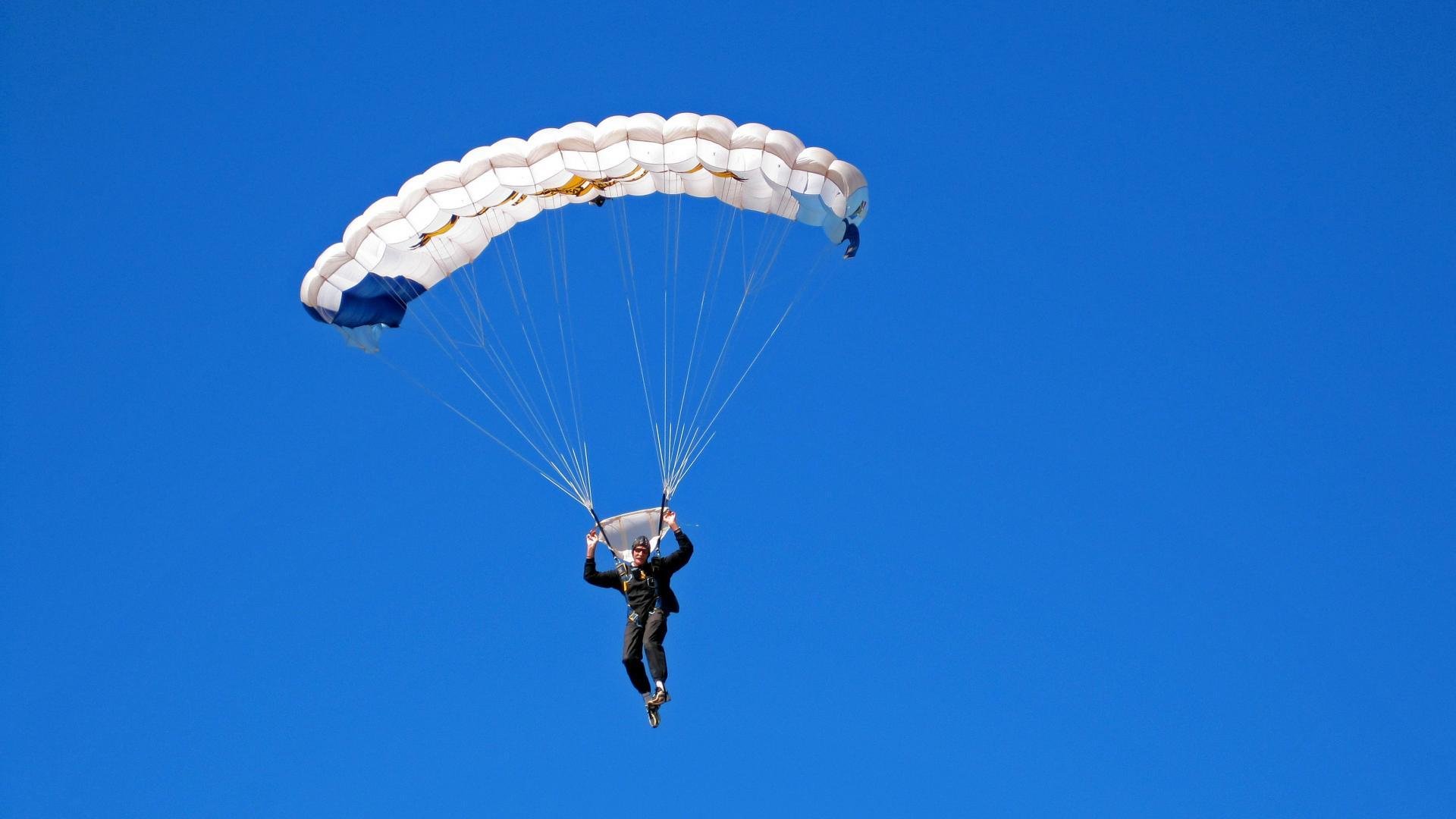 杰克·阿莱克西稳步提升成绩赢得喝彩，杰克阿合导演简介